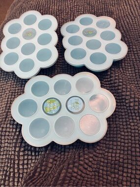 3 WeeSprout Silicone Baby Food Freezer Trays with Lids